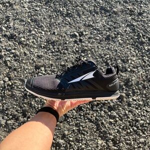 Woman’s Altra Black and White Solstice  running/ walking/ work out shoes